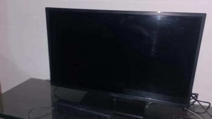 Smart TV 22 Polegadas + Caixa de Som