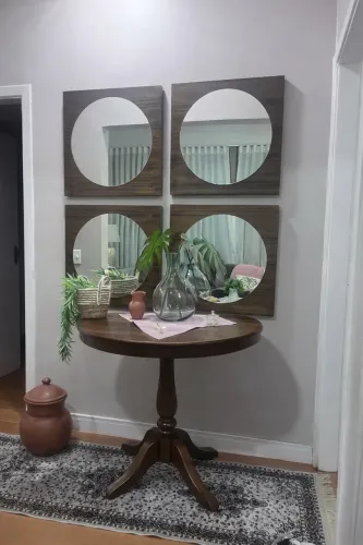 Mesa de canto de madeira 