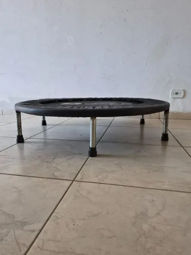 Trampolim jump oferece usado