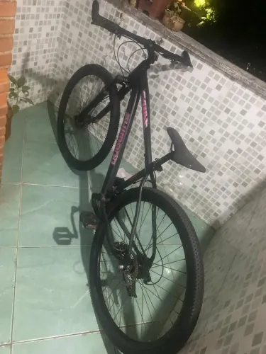 Bike com capacete 