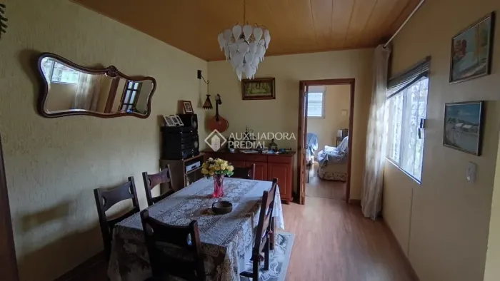 Ótima casa na Paulino chaves, em alvenaria, com 194m² de área total