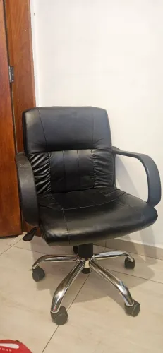 Cadeira De Escritorio Executiva Encosto Baixo Preta ajustável