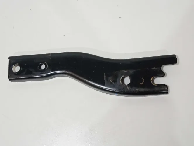 Suporte Direito Para-choque Traseiro Hilux 2022 Original