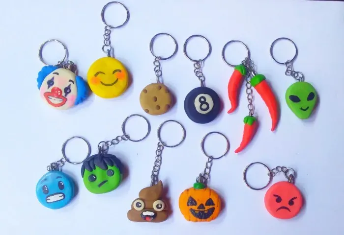 Kit com 10 chaveiros feito em biscuit artesanalmente
