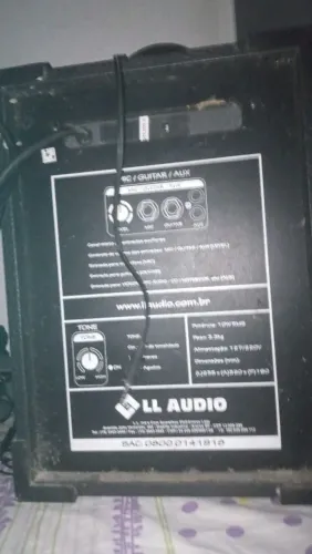 Vende.se caixa de som amplificada 10w 2 saída de microfone e 1 auxiliar 