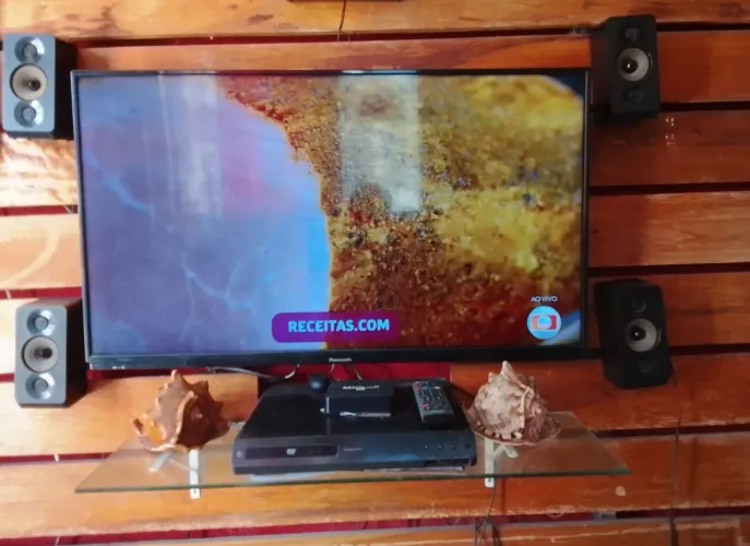 TV 40polegadas, Panasonic, usada em excelente estado, com suporte de parede e TV boks.