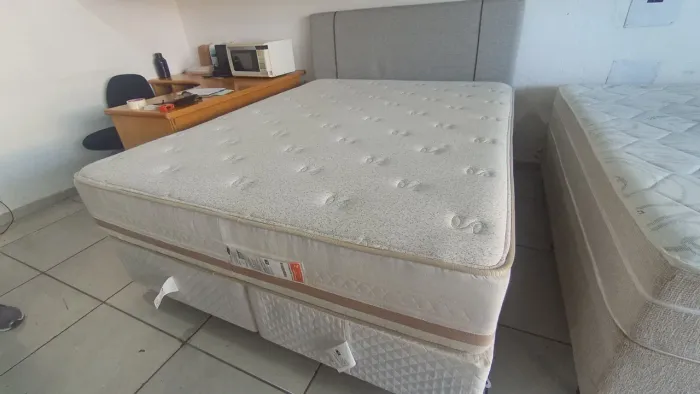 Cama box Queen size com cabeceira colchão Herval molas ensacandas bambú
