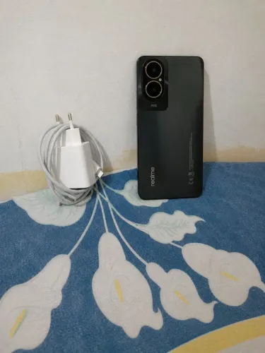 REALME C67 COM CARREGADOR ORIGINAL 256GB/8GB DE RAM, POUCO TEMPO DE USO, SEM CAIXA