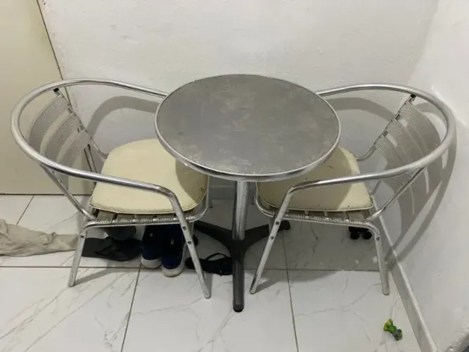 Mesa de alumínio 02 cadeiras 