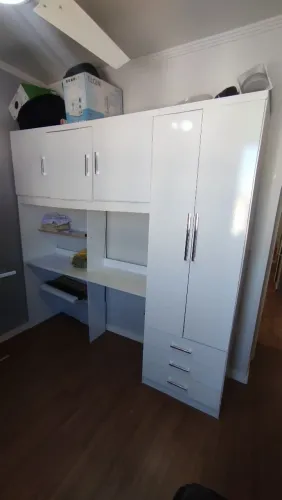 Guarda roupa solteiro ótimo estado