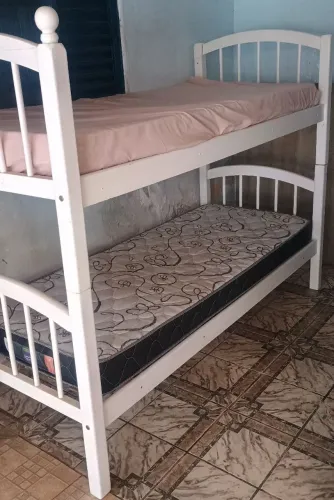Beliche com 2 colchões em bom estado