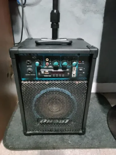 Vendo Caixa de Som com Amplificador.