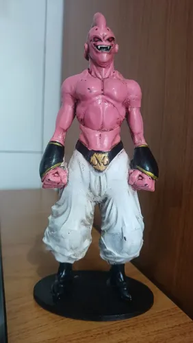 ? Figuras de Coleção em Resina - Aproximadamente 20 cm