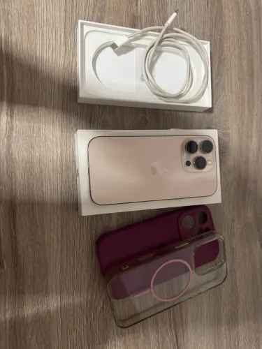 Vendo iPhone 16 pro 256gb Dourado