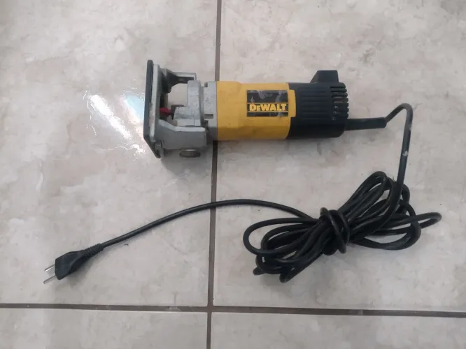 Tupia Dewalt 220v