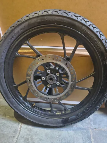 Roda pé de galinha ? com pneu