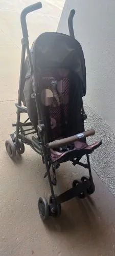 Carrinho de Bebê Chicco - Leve, Dobrável e Conservado