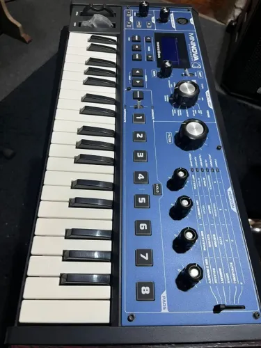 Teclado Sintetizador Novation MiniNova