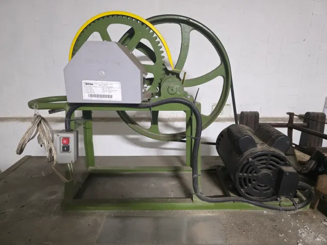 Máquina de moer Cana Botini B - 120 - Motor 2HP- Nunca Usada