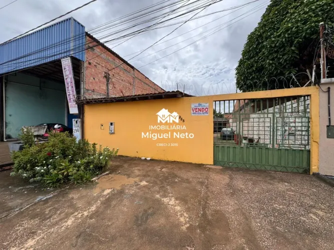 Terreno a venda com excelente localização atrás da Av. Jorge Teixeira.