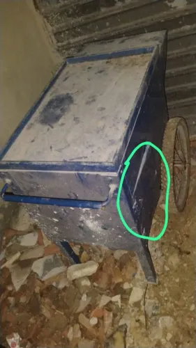 Carrinho ferro pra vendedor ambulante, só está sujo