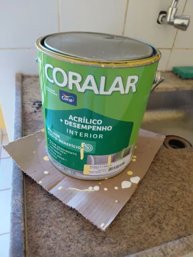 Tinta Coralar Amarelo Canário lata 3,6 com mais da metade 