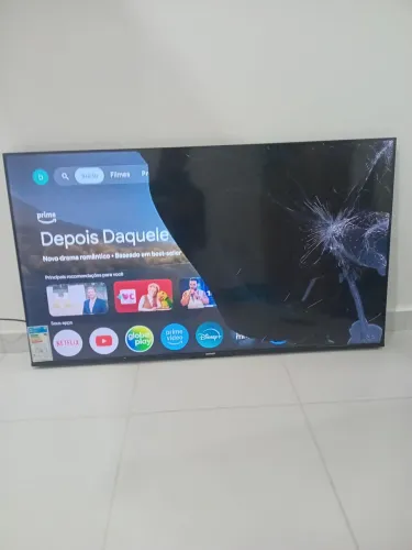 Vendo essa TV.50 polegada.ela ta nova meu filho tava brincafo e sentou emcima.valor 400