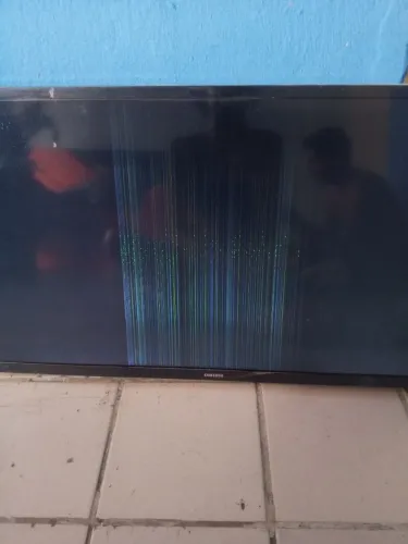 Televisão com display queimado, para tirar peças 