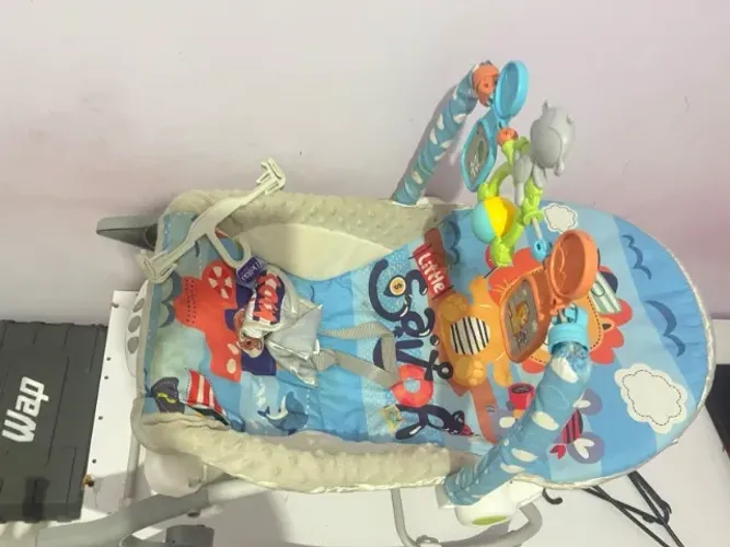 cadeira de descanso Bebe - seminova R$100,00