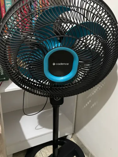 Ventilador de pé em perfeito estado