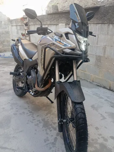 Vendo Honda Sahara 300 ano 24/25 moto impecável sem detalhes único dono v