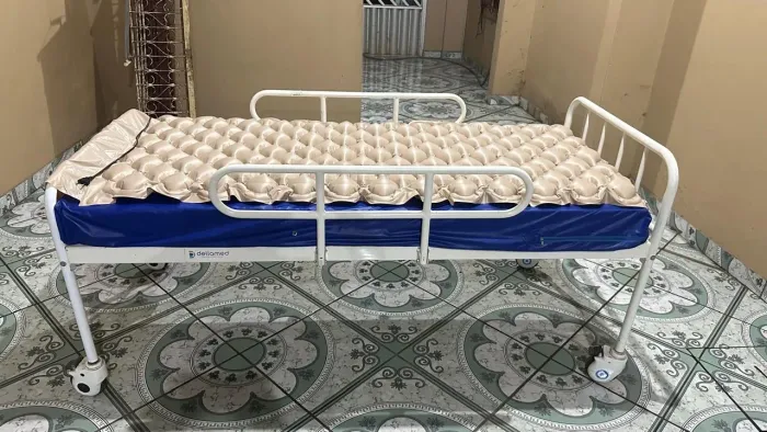 Vendo uma cama hospitalar