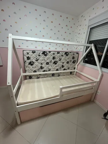 Cama Montessori com cama auxiliar