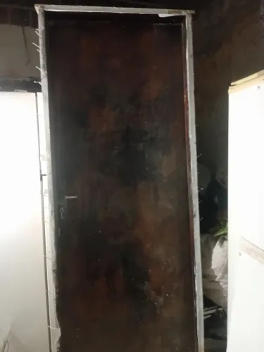 PORTA DE QUARTO + FORHA COM FECHADURA