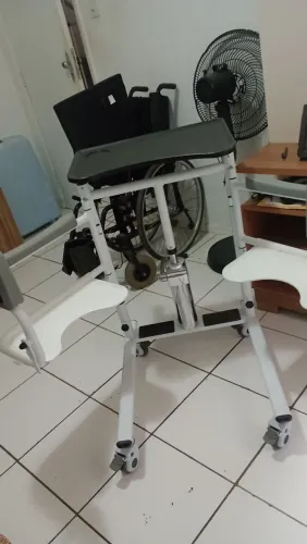 Vendo cadeira de transferência para acamado
