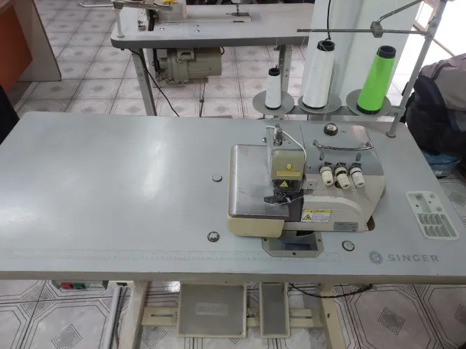 Maquina se costura  - Overlock Singer 3 fios