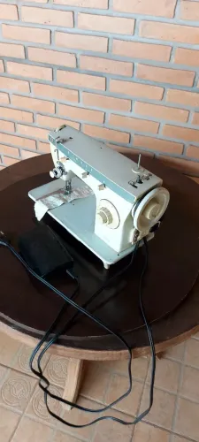 Máquina Singer zig-zag, 110 volt.
