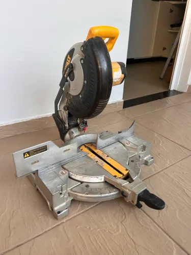 Serra meia esquadria Dewalt