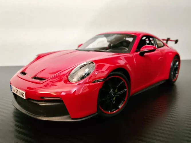 Porsche 911 GT3 2022 1:18 Maisto