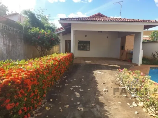 Casa c/ Piscina e Gourmet | 3 Quartos | Excelente Localização na 110 Sul