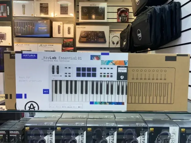 Teclado MIDI Arturia Keylab Essential 61 MK3 branco Oferta World Of Music 