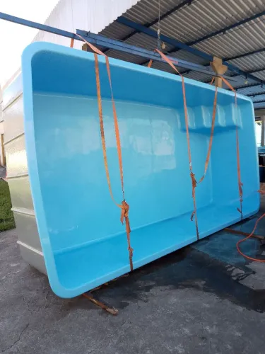 Piscina de fibra gigante