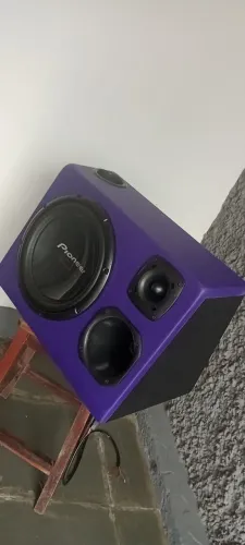 Caixa de som automotivo Pioneer trio e módulo Taramps.
