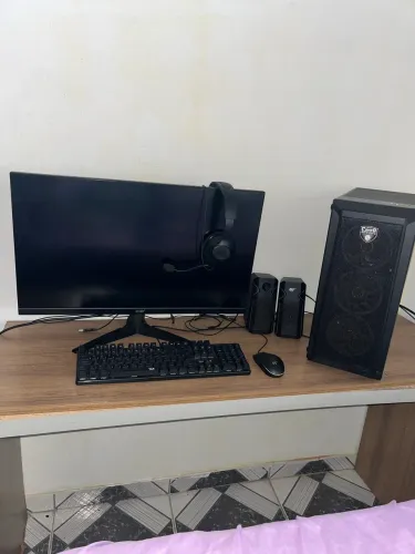 Vende-se computador, incluso mesa e cadeira!