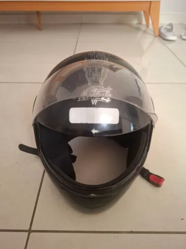 Vendo Capacete tamanho 58