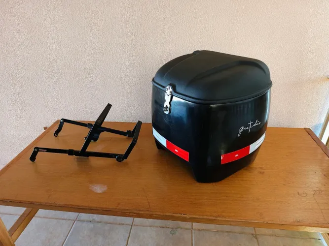 Baú 90 litros resiplastic e suporte chapam 