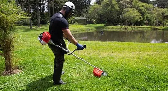 Limpeza com Roçadeira