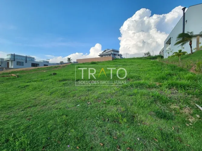 Terreno à venda no condomínio Campo de Toscana em Vinhedo.