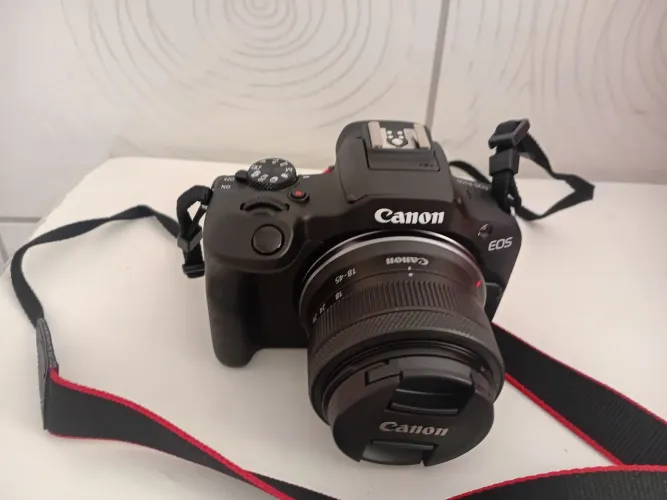 Câmera Canon R100 Profissional