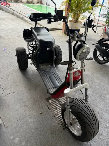 Triciclo elétrico